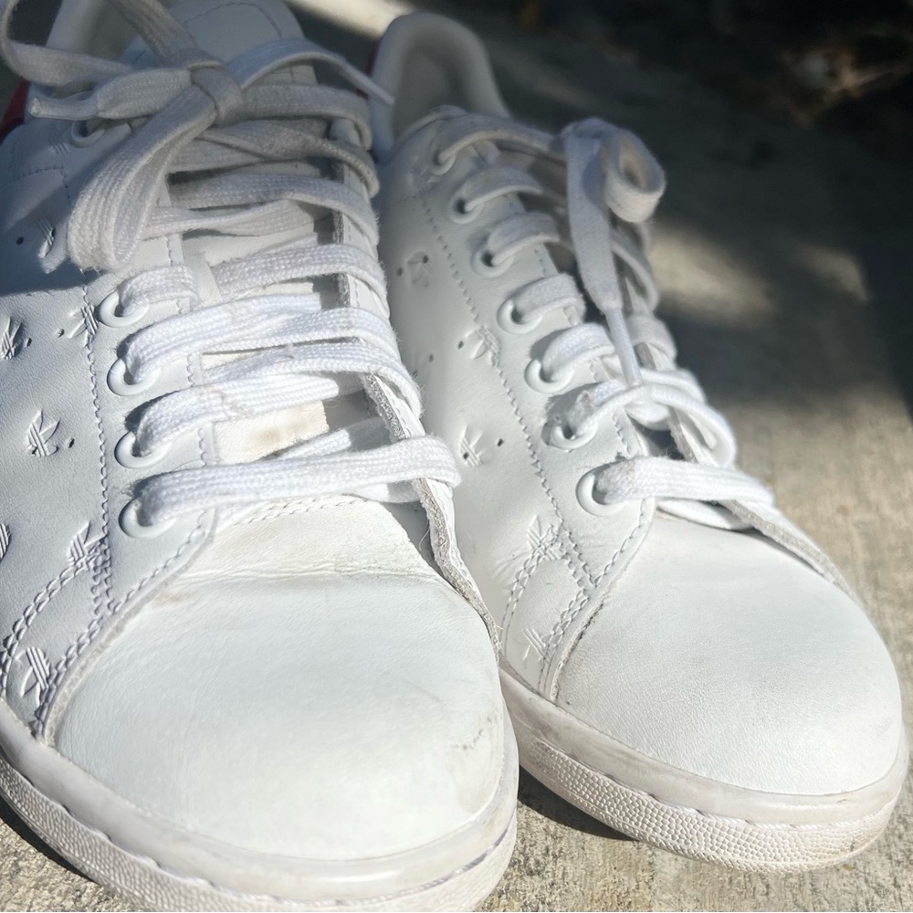 Stan smith Sneakers with Red/gold Accent - Picture 8 of 9